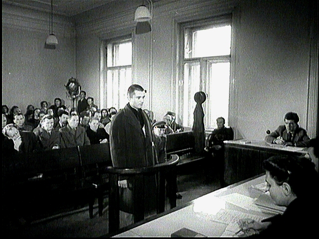 Bob Schlonz vypovídá u soudu v roce 1957