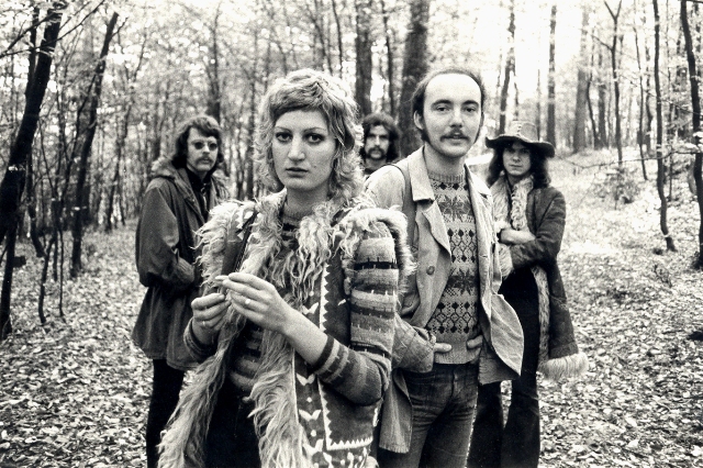 jazz_q_zleva_michal-vrbovec_joan-duggan_frantiek-francl_martin_kratochvl_a_vladimr-padrnk_1973_foto_josef-hnk