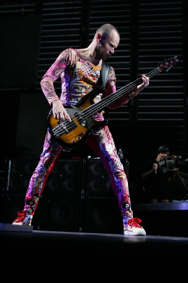 Red_Hot_Chili_Peppers_042