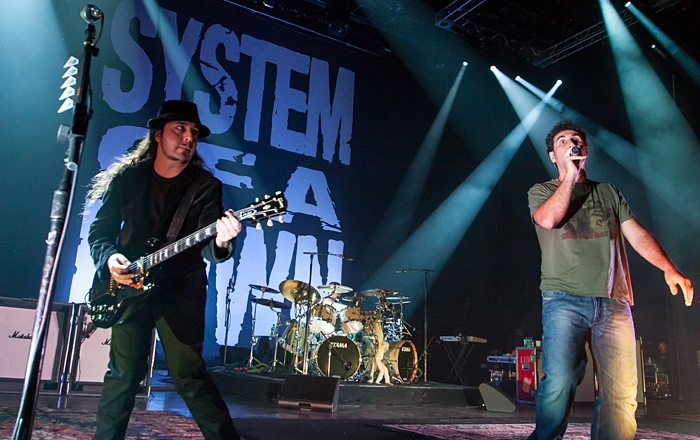 System-Of-A-Down-Eastern-Trek-Tour-Performing-at-DTE-Energy-Music-Theatre-August-14th-2012-Photo-by-Marc-Nader-8536