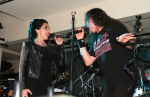 Arakain a Lucie Bílá v Hard Rock Café zazpívali nablýskaným strojům