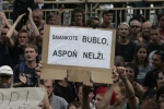 FOTKY Z DEMONSTRACE PROTI POLICEJNÍMU ZÁSAHU