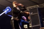 Čarodějáles v Brně: The Hives, Waltari, velká pohoda a rozbíjení aut