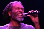 Bobby McFerrin vystoupil v Brně, ke zpěvu donutil i publikum
