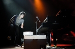 Colours of Ostrava (VI.): Jamie Cullum poskakoval po klavíru a křičel Baník pičo