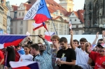 Čeští fanoušci sledovali fotbal na Staromáku, zahráli jim k tomu Clou