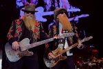 Lehké holky, auťáky, chlast a rokenrol: do Česka se vrátili ZZ Top