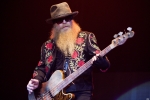 Lehké holky, auťáky, chlast a rokenrol: do Česka se vrátili ZZ Top
