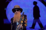 Lehké holky, auťáky, chlast a rokenrol: do Česka se vrátili ZZ Top