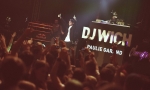 Plná Lucerna, na pódiu domácí rapperská smetánka: DJ Wich slavil 15 let na scéně