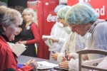 Tomáš Klus za kasou: v obchodě s hudbou prodával své nové album