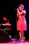 Tonya Graves chystá sólovku, ochutnávku předvedla v pražské Akropoli