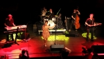 Tonya Graves chystá sólovku, ochutnávku předvedla v pražské Akropoli