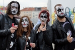Vyplazené jazyky, lasery, krev: do Česka se vrátili Kiss