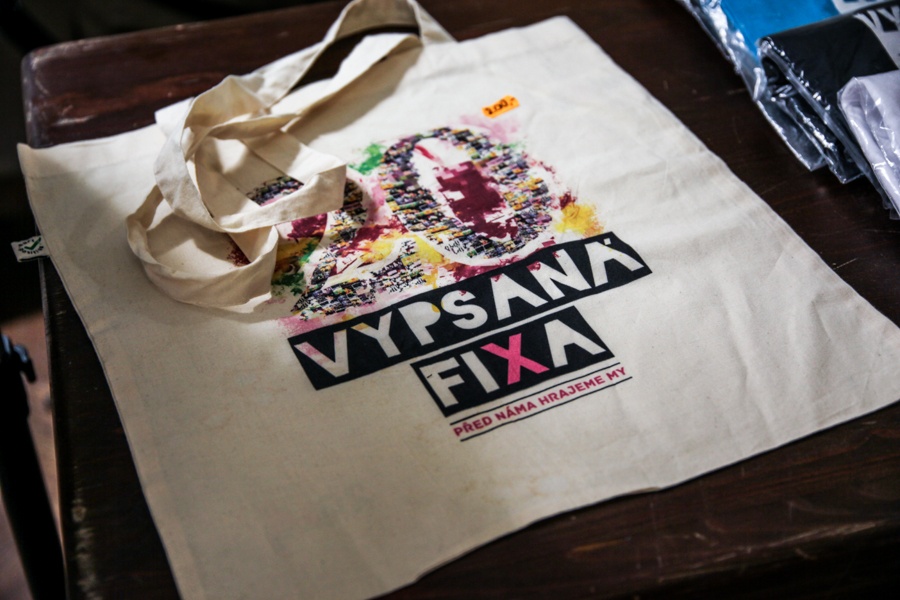 Akustické řádění Vypsané fiXy v Malostranské besedě otřásalo i nedalekou Poslaneckou sněmovnou