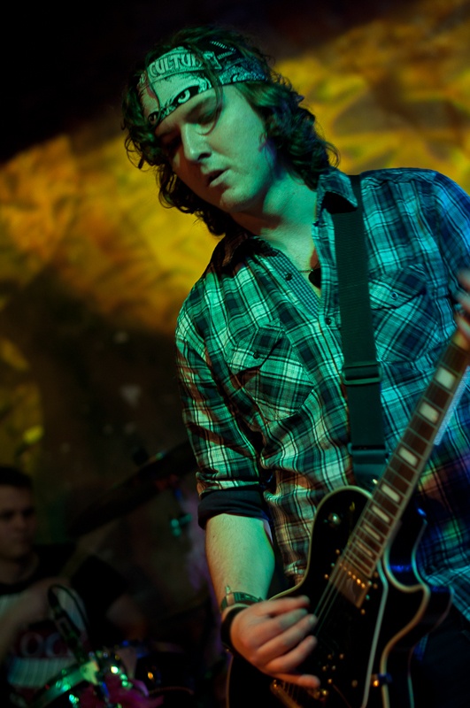 Americký kytarový mág Adam Bomb předvedl v Plzni divokou show 