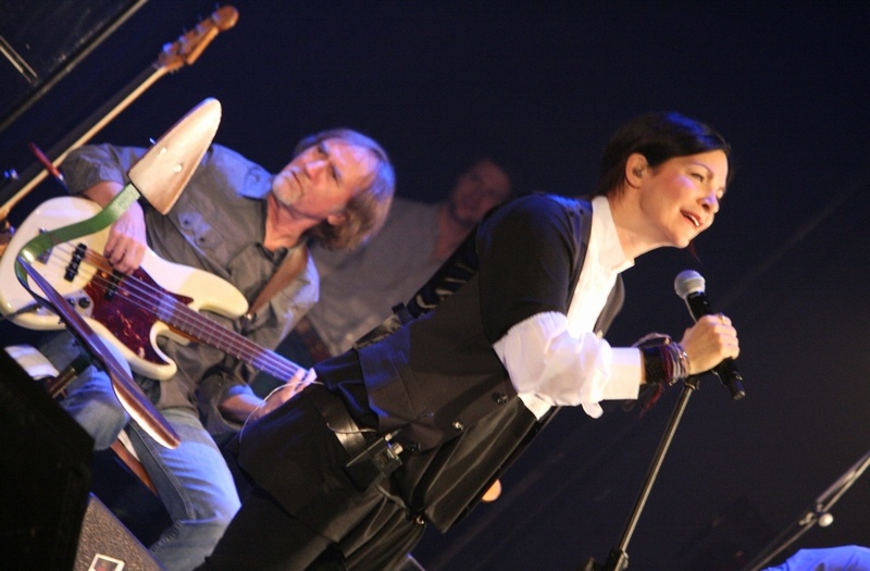 Anna K. na svém prvním akustickém turné nadchla vyprodané Divadlo Hybernia