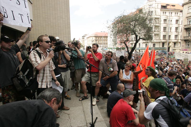FOTKY Z DEMONSTRACE PROTI POLICEJNÍMU ZÁSAHU