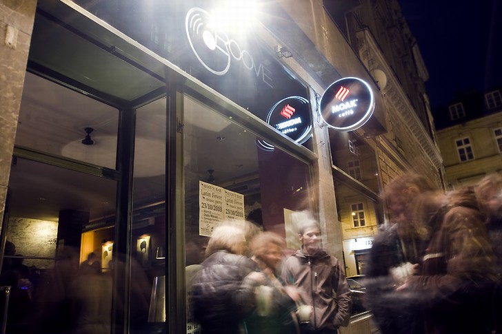 Latin Fever v Groove Baru