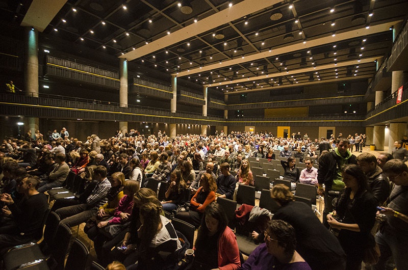 Asaf Avidan svým nezaměnitelným falzetem léčil zlomená srdce
