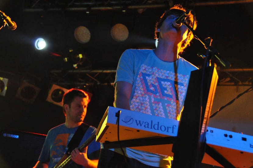 Bek Ofis, Ising a Zima v pražském Futuru