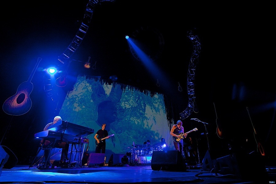 Chris Rea se vrátil do Prahy i se dvěma vokalistkami