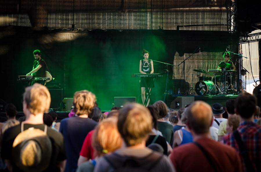 Colours of Ostrava, den III.: Robert Plant, Bastille, Chet Faker i WWW