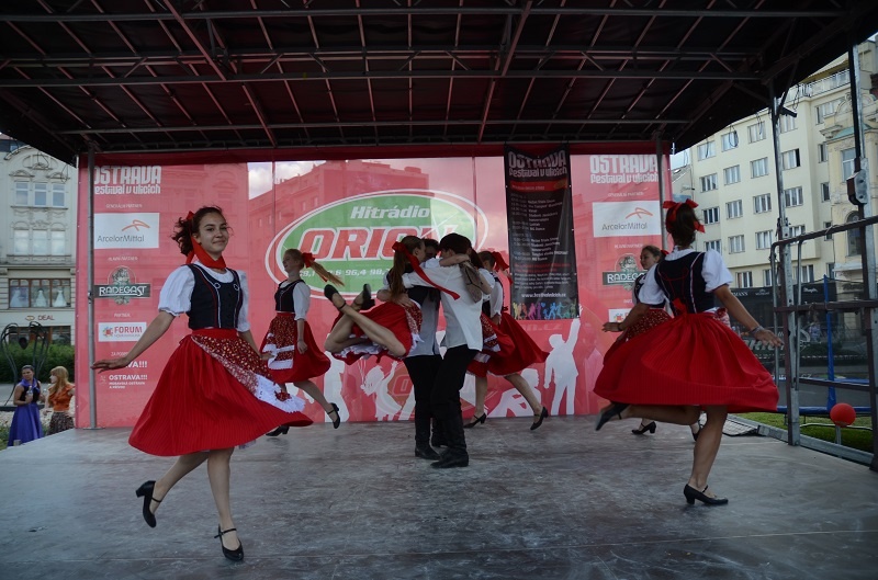 Colours of Ostrava (IV.): Hudba, Andy Warhol a festival v ulicích