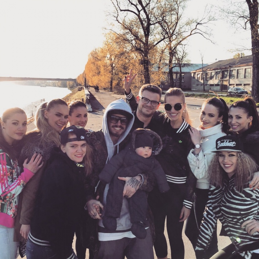 Dara Rolins šíří v novém klipu dobrou náladu