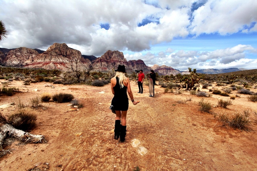 Dara Rolins točila klip v Americe - ve městě, na pláži i v poušti
