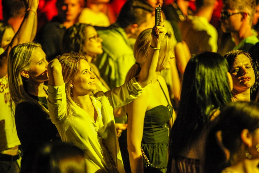 David Guetta v O2 areně - show plná ohňů, dýmu a laserů