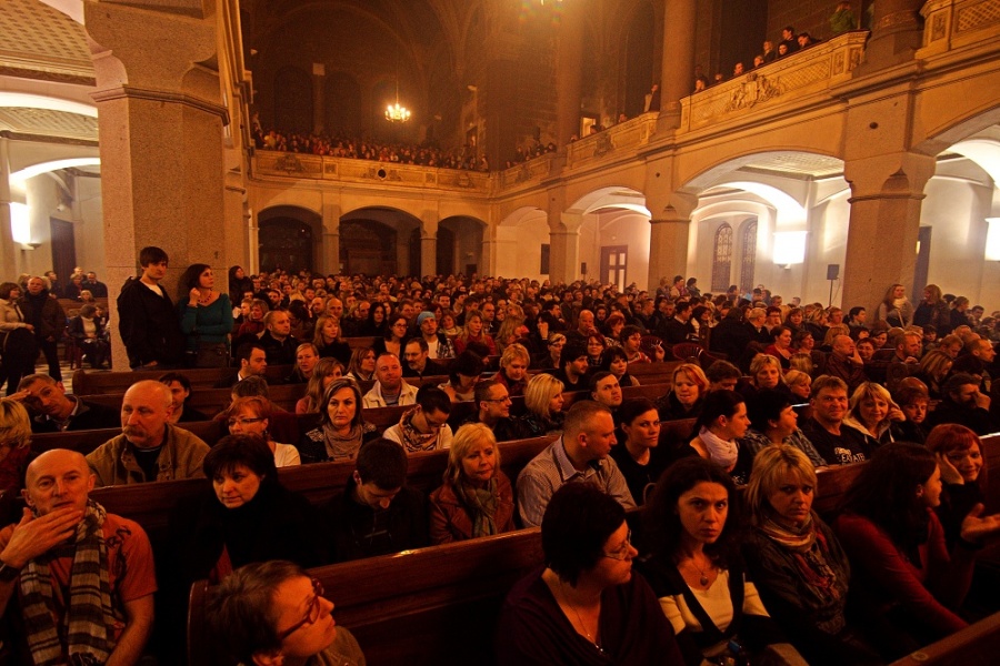 David Koller s Agon Orchestra a Lenkou Dusilovou vyrazili do Plzně