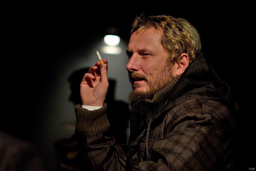 Divokej Bill akusticky: v Českých Budějovicích pařili fanoušci před pódiem i v backstage