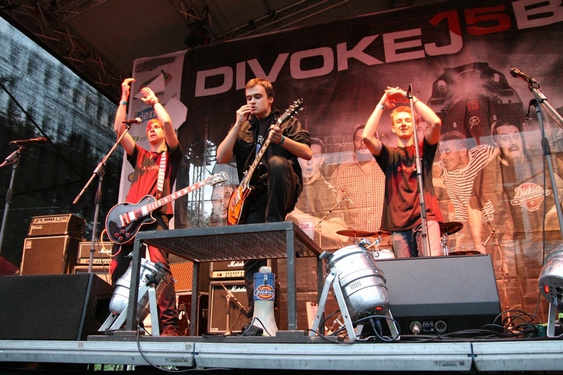 Divokej Bill zakončil šňůru doma v Úvalech. Nechyběli Rybičky 48 nebo Imodium