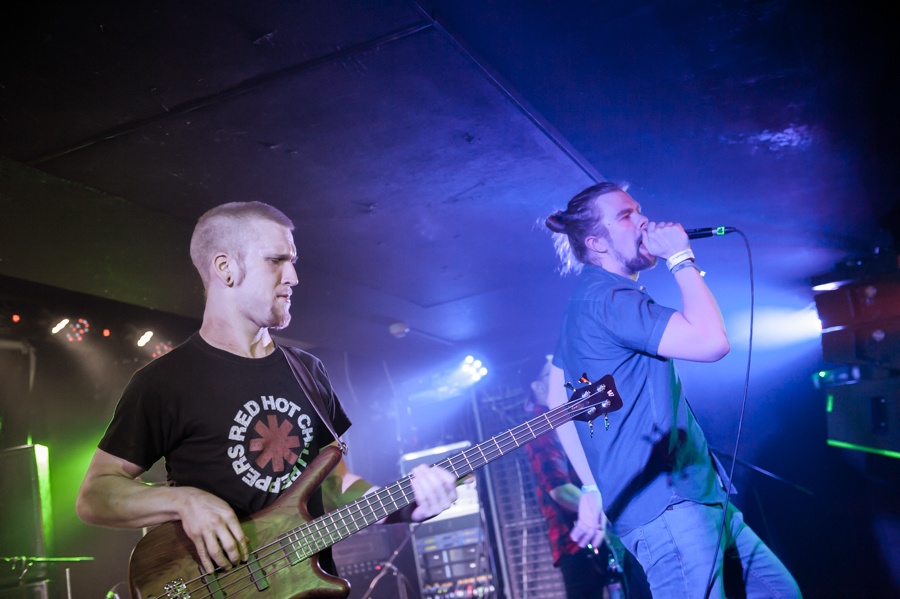 Dog Eat Dog stárnou, naživo to ale znát není