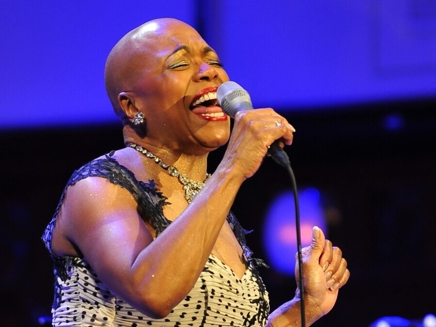 Držitelka Grammy Dee Dee Bridgewater vystoupila na pražském jazzovém festivalu Struny podzimu