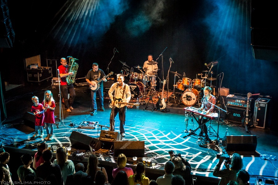 Dvoutakt v Paláci Akropolis: Traband křtil desku, přizvukovala Znouzectnost