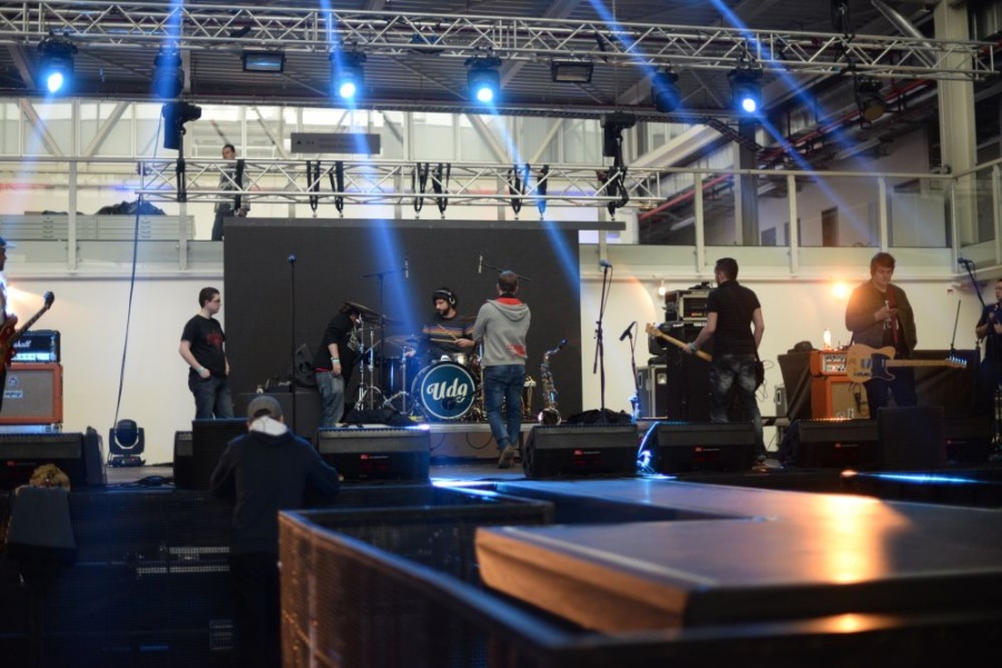 Žebřík se rozjíždí, UDG a Vladimir 518 mají naladěno