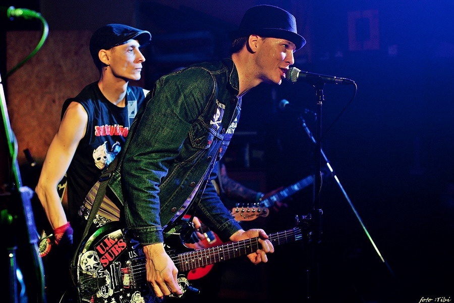 E!E a The Fialky na společné punkové party