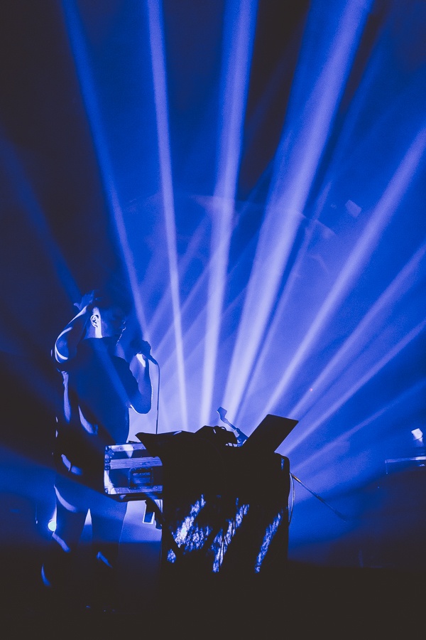 Elektrizující show Liars roztancovala druhý den narozenin Roxy