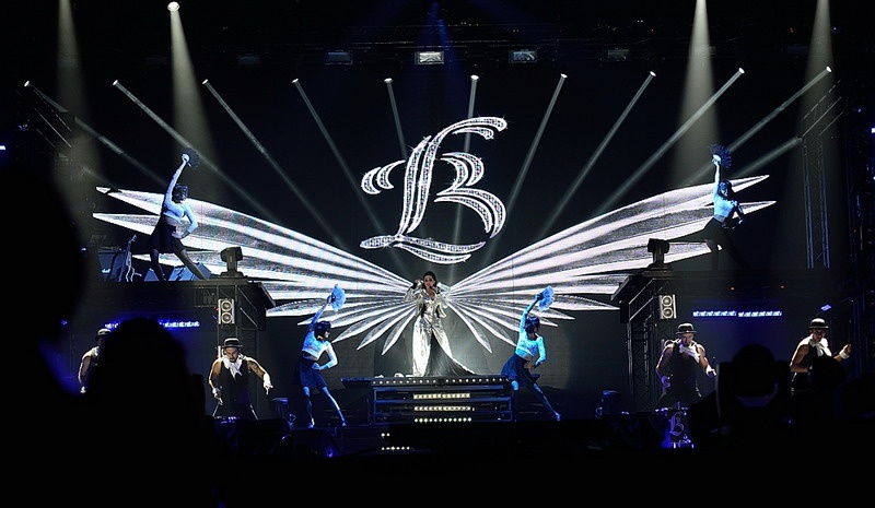 Černobílé turné Lucie Bílé: úžasná světelná, hudební i taneční show v Plzni