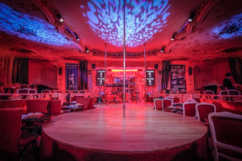 Fashion show Religion Clothing v Carioca Cabaretu: hudba, krásné ženy, slušivé oblečení