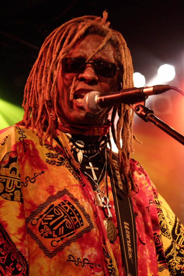 Funkový uragán T.M. Stevens se vrátil do Prahy a předvedl divokou show