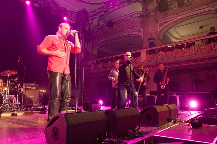 J.A.R. v Lucerně oslavili výročí Sametové revoluce a vlastní narozeniny