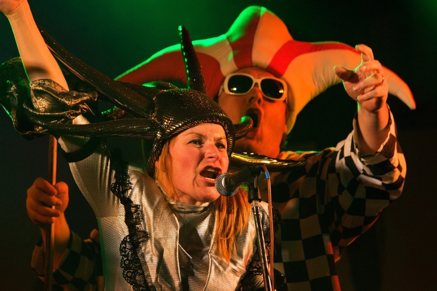 Kašpárek v rohlíku pokřtil v Českých Budějovicích novinku Ten Halywůd