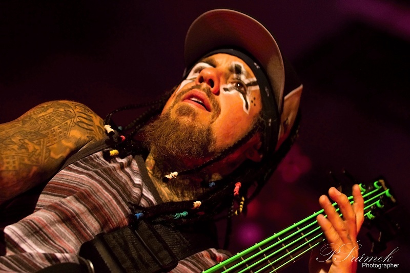 Korn přivezli do Ostravy nu metal, dubstep i ztraceného syna Heada