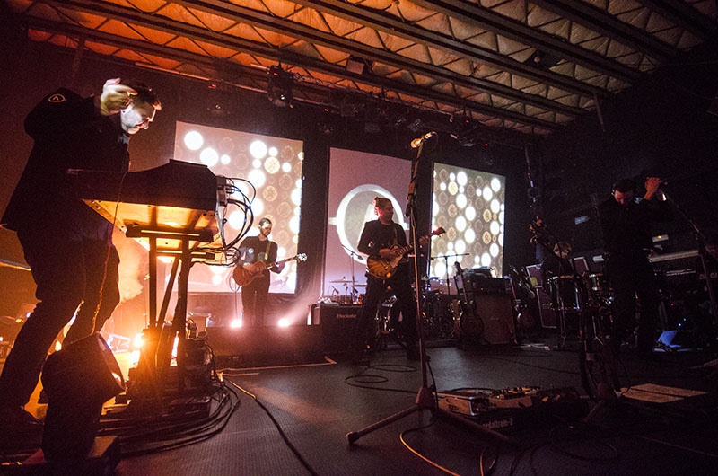 Londýnský triphopový kolektiv Archive na Flédě uvedl nové album Restriction