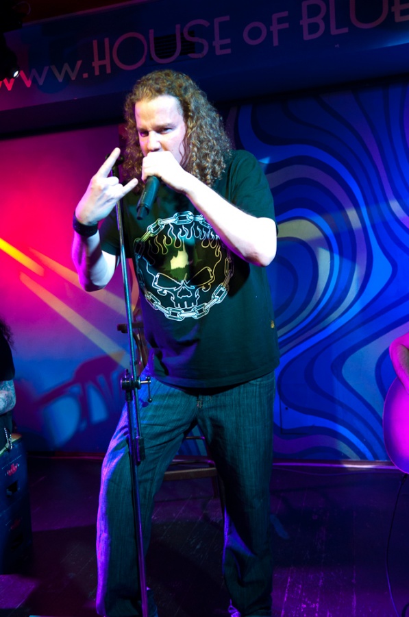 Metal bez proudu: Blaze Bayley a jeho akustický set v Plzni