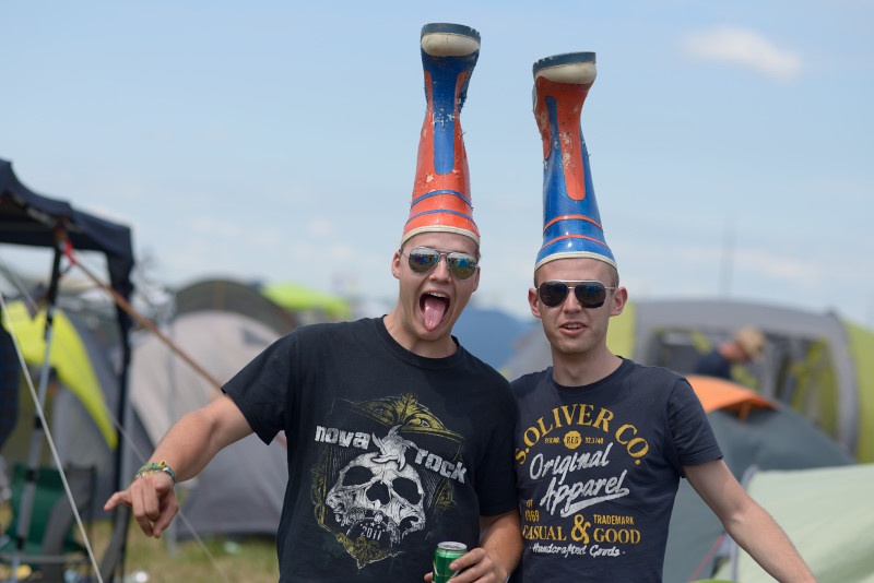 Nova Rock (I.): P.O.D., Airbourne, Anti-Flag, přerostlá panda a drak z pivních plechovek