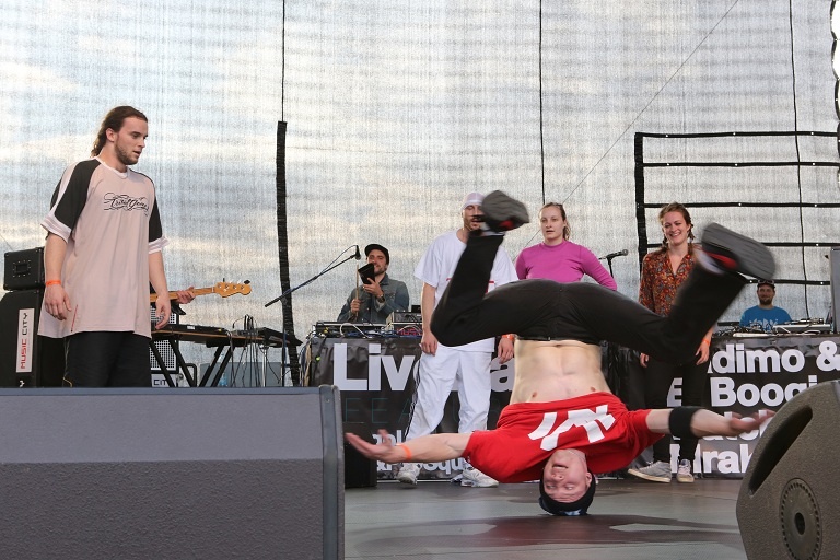 Pátek na festivalu Votvírák: Mňága a Žďorp, Prago Union i Mig 21